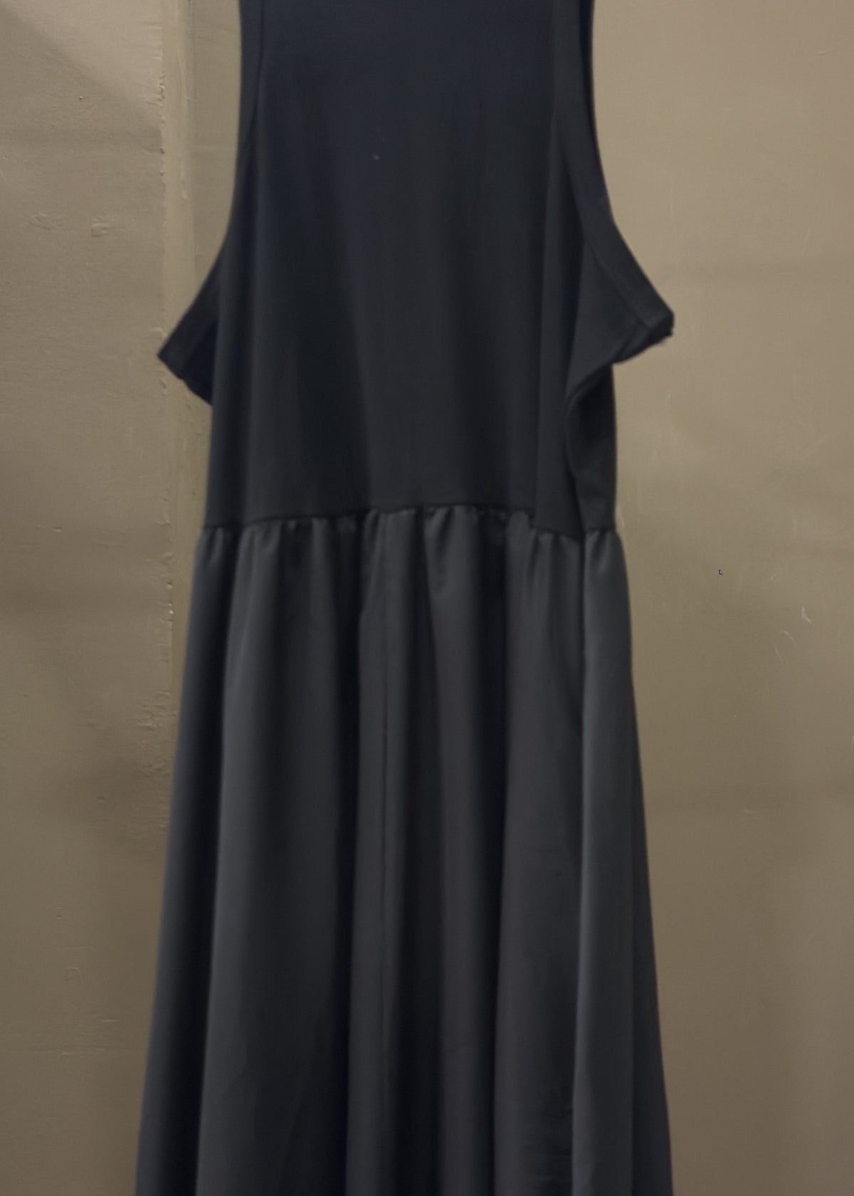 Vestido negro de vuelo VILA - imagen principal