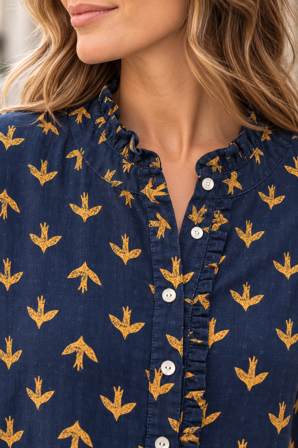 Blusa MDM azul marino y mostaza - detalle