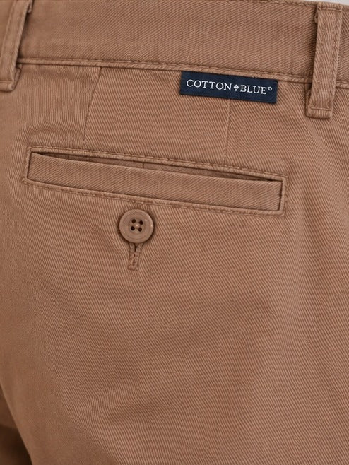 Pantalón chino recto topo, detalle del bolsillo