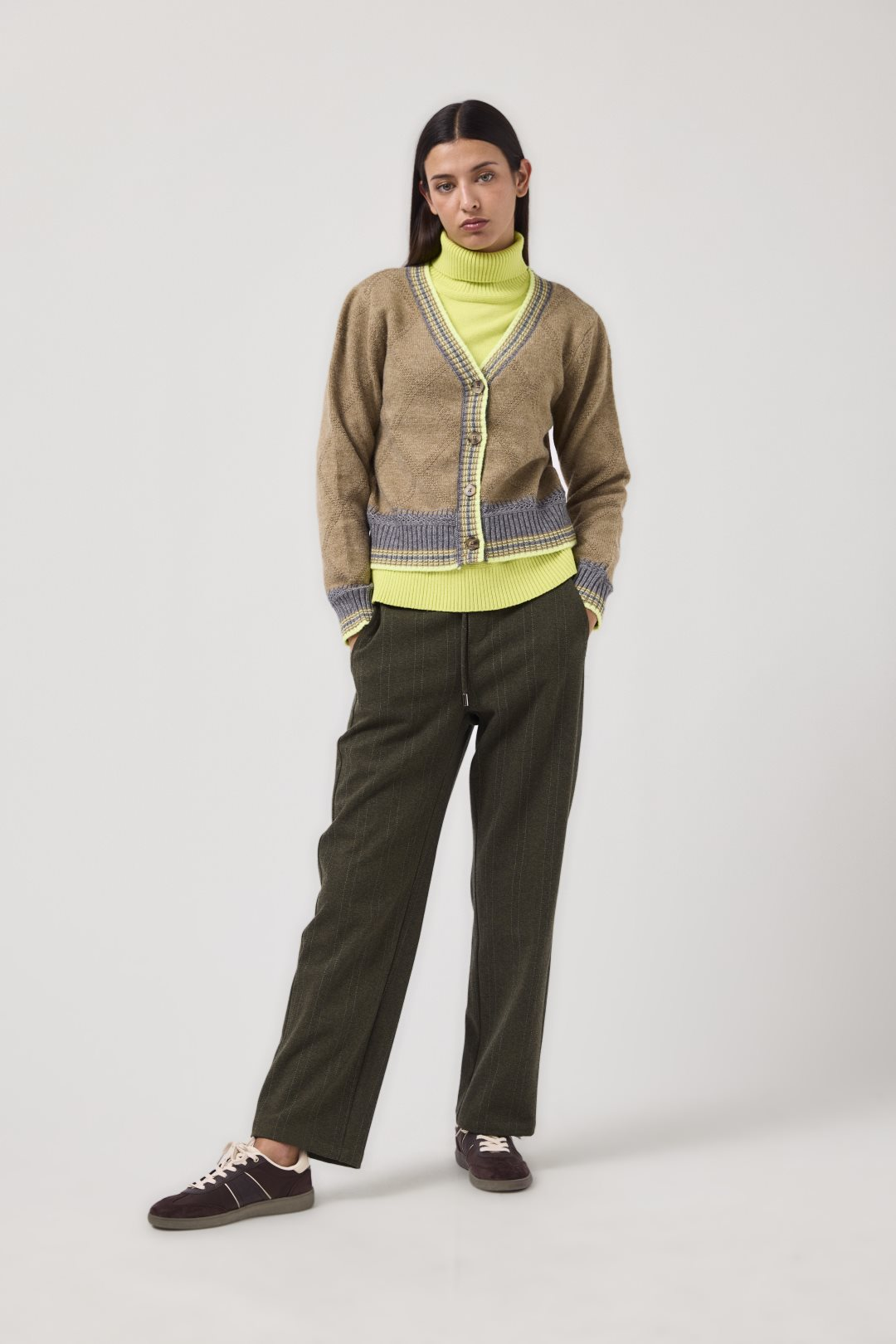 Pantalón mujer MDM verde oscuro - foto oficial frontal