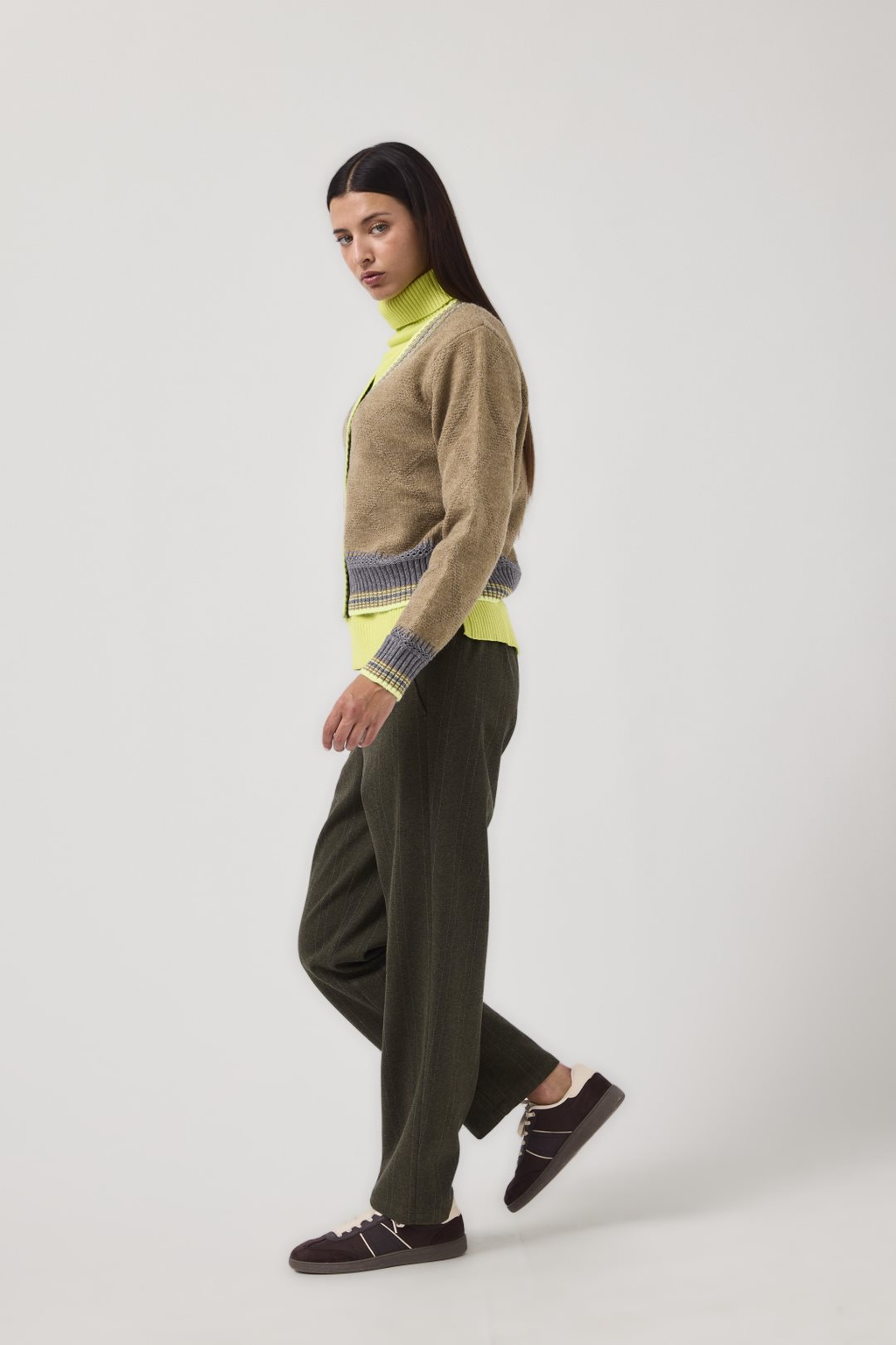 Pantalón mujer MDM verde oscuro - foto oficial lateral
