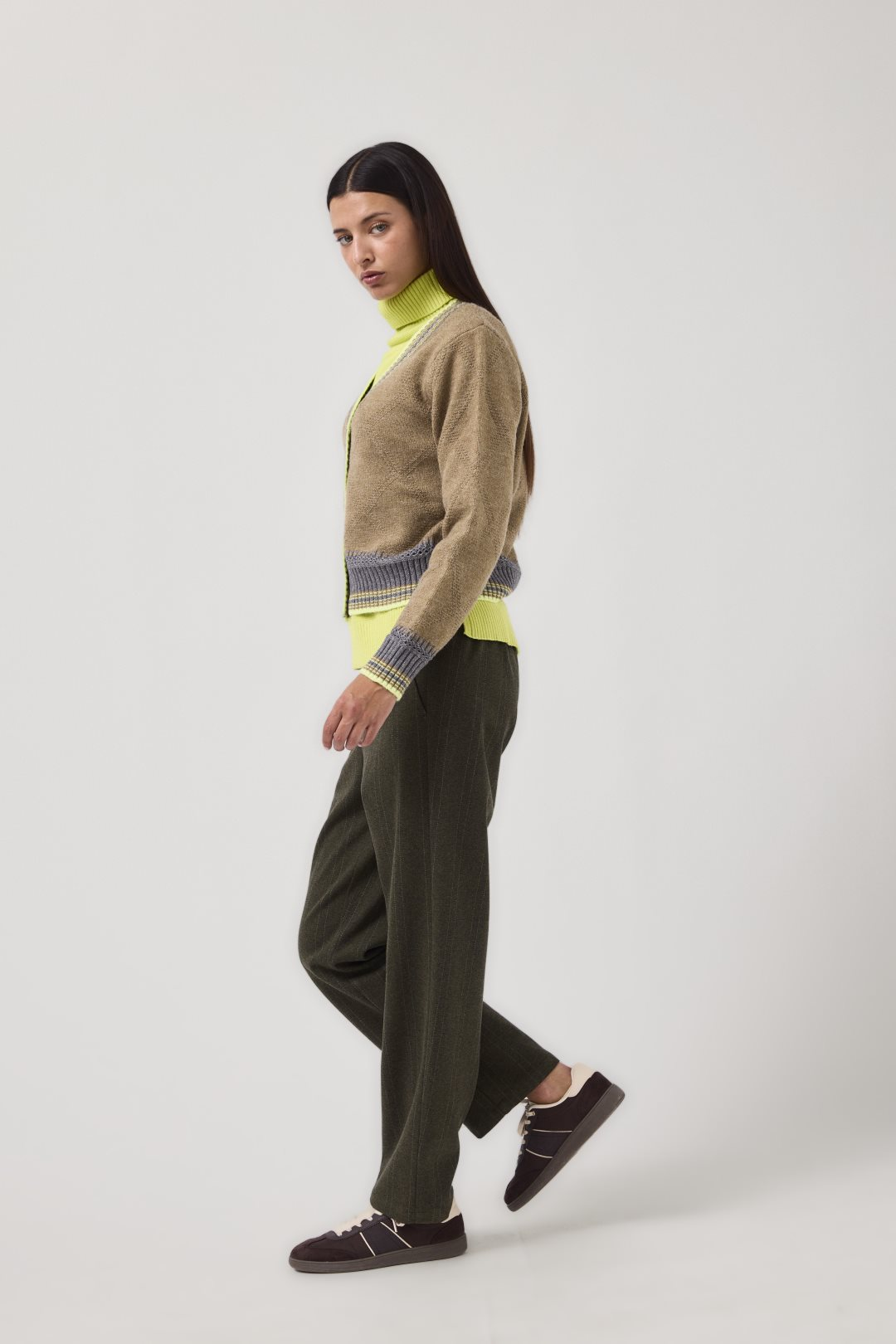 Pantalón mujer MDM verde oscuro - foto oficial lateral